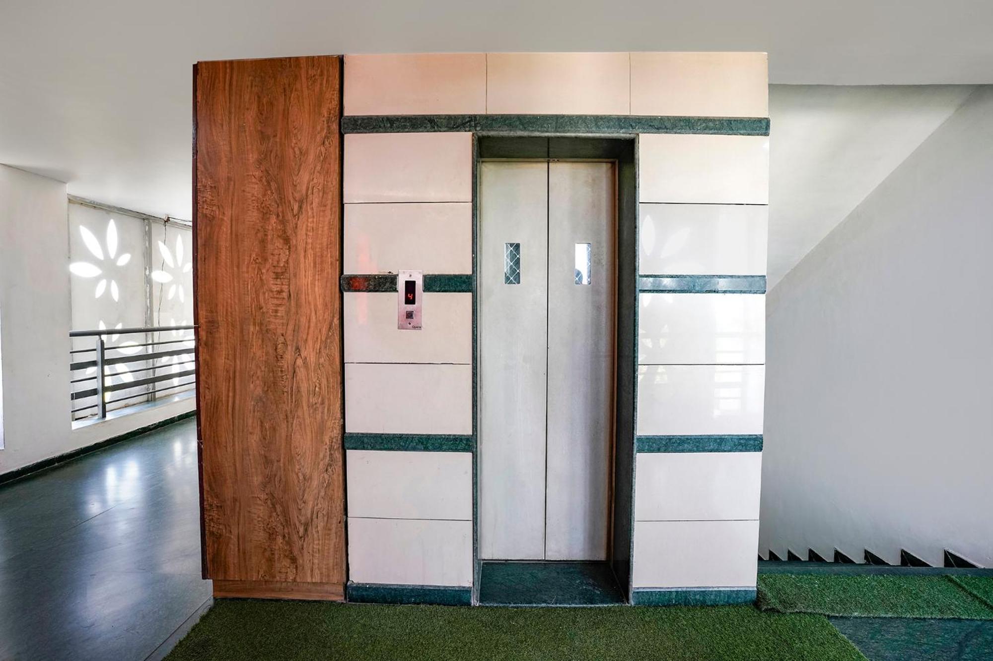 Fabhotel Galaxy I อาเมดาบัด ภายนอก รูปภาพ